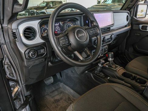 Used 2024 Jeep Gladiator Sport AWD/4WD image 11