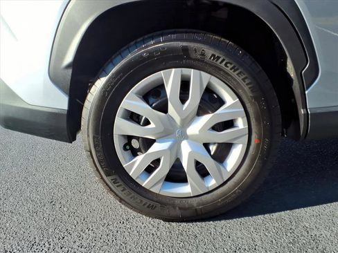 Used 2026 Toyota Corolla Cross L image 8