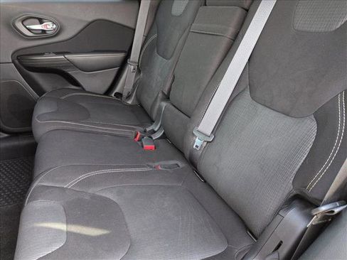 Used 2015 Jeep Cherokee Latitude w/ Cold Weather Group image 19