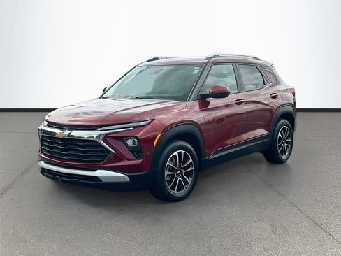 Used 2024 Chevrolet TrailBlazer LT w/ Convenience Package FWD image 3