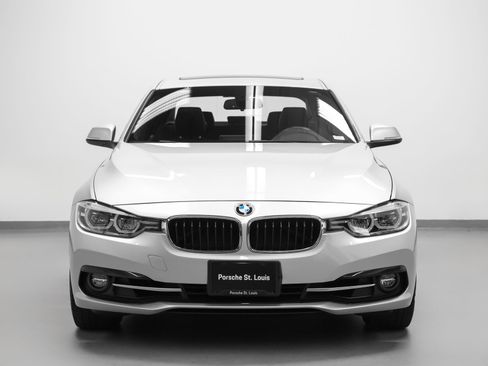 Used 2018 BMW 330i xDrive Sedan AWD/4WD image 8