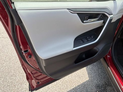 Used 2021 Toyota RAV4 Limited AWD/4WD image 10
