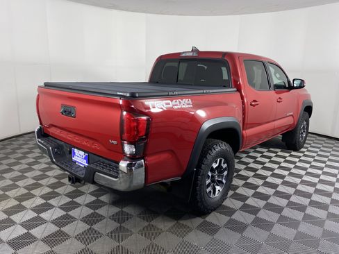 Used 2019 Toyota Tacoma TRD Off-Road AWD/4WD image 7