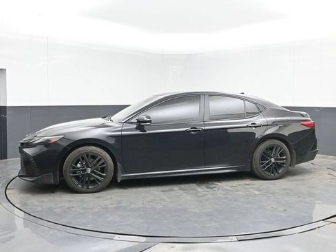 Used 2025 Toyota Camry SE FWD image 6