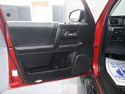 Used 2024 Toyota 4Runner TRD Off-Road Premium image 10