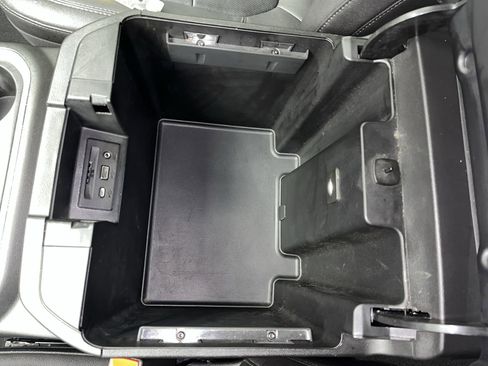 Used 2022 GMC Sierra 3500 SLT w/ SLT Convenience Package image 25