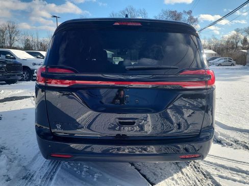 New 2026 Chrysler Pacifica Select w/ S Appearance Package image 6