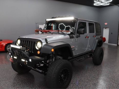 Used 2014 Jeep Wrangler Unlimited Sport w/ Quick Order Package 24S AWD/4WD image 2