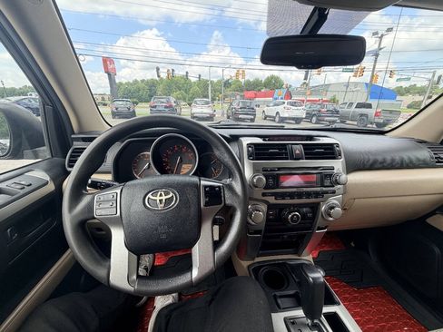 Used 2010 Toyota 4Runner Limited AWD/4WD image 4