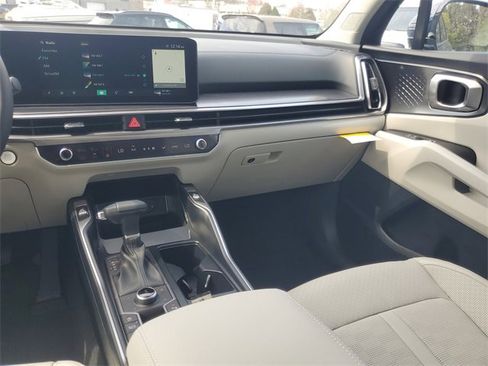 New 2025 Kia Sorento S image 13
