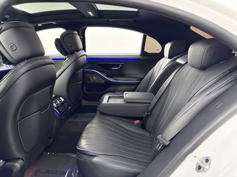 Used 2022 Mercedes-Benz S 500 4MATIC w/ AMG Line Package image 53