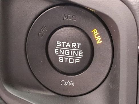 Used 2025 Jeep Wrangler Unlimited Sahara w/ Safety Group AWD/4WD image 25