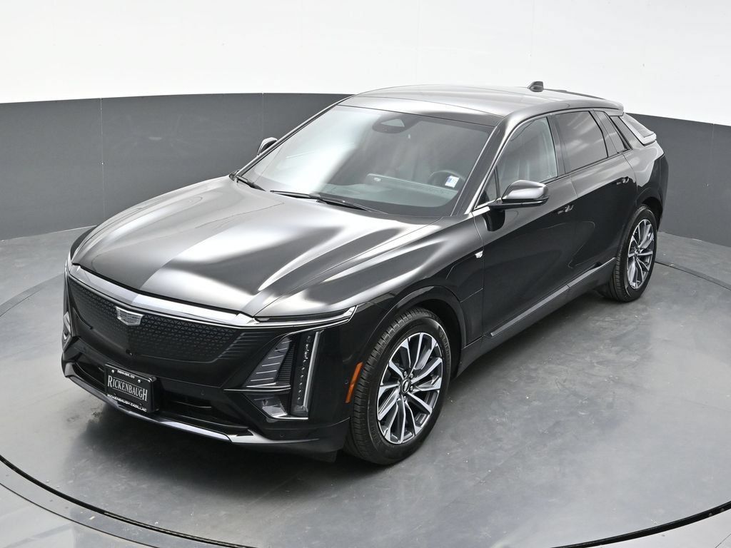 Certified 2025 Cadillac Lyriq Luxury AWD/4WD image 31