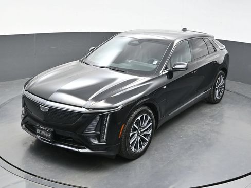 Certified 2025 Cadillac Lyriq Luxury AWD/4WD image 31