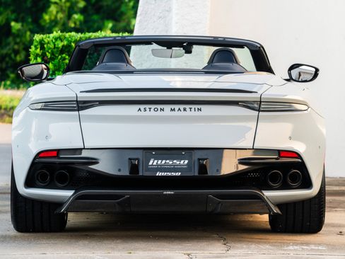 Used 2023 Aston Martin DBS Volante image 26