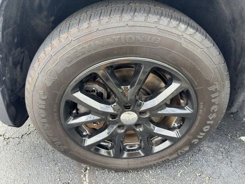 Used 2015 Jeep Cherokee Latitude AWD/4WD image 19