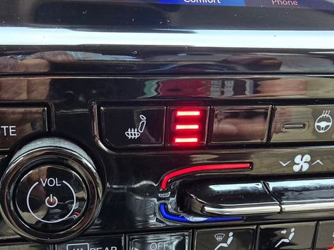 Certified 2022 Jeep Grand Cherokee Limited image 12