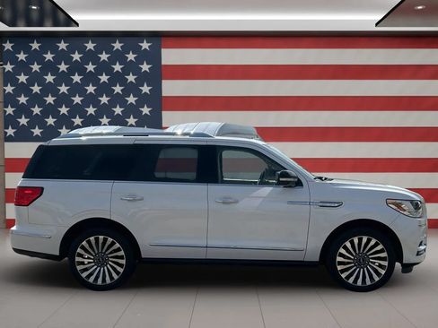 Used 2018 Lincoln Navigator Reserve AWD/4WD image 7