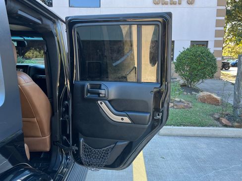 Used 2017 Jeep Wrangler 75th Anniversary image 37