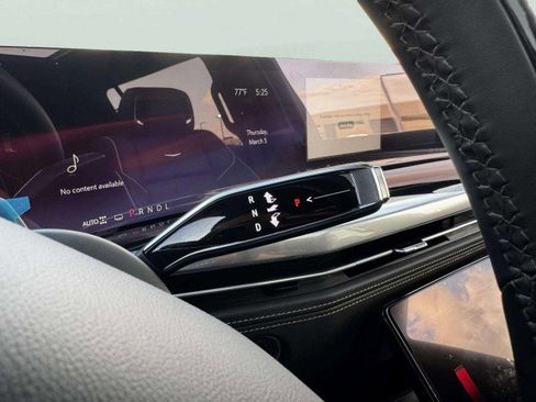 Used 2025 Cadillac Escalade ESV Sport w/ Touring Package image 23