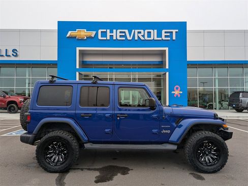 Used 2020 Jeep Wrangler Unlimited Sahara w/ Uconnect 4C Nav & Sound Group image 34