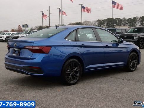Used 2022 Volkswagen Jetta SE image 5