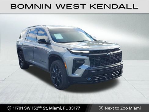 Used 2024 Chevrolet Traverse RS image 1