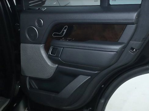 Used 2020 Land Rover Range Rover HSE image 32