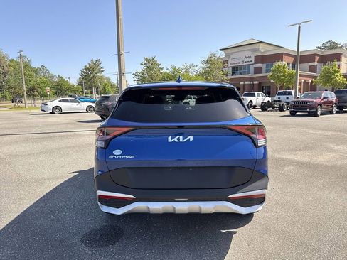 Used 2025 Kia Sportage EX FWD image 4