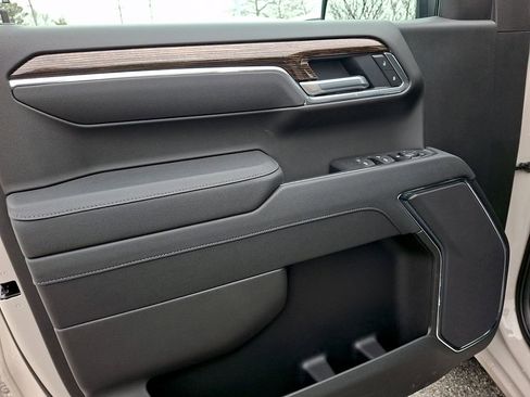 New 2026 GMC Sierra 1500 SLE image 8