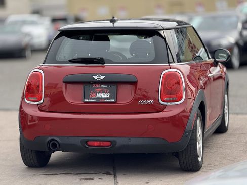 Used 2018 MINI Cooper 2-Door Hardtop image 8