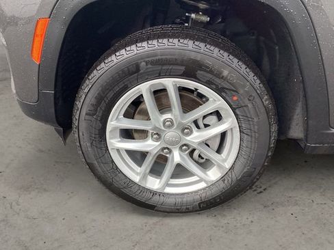 New 2025 Jeep Grand Cherokee Laredo X w/ Luxury Tech Group I image 16