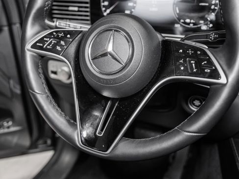 Used 2025 Mercedes-Benz GLE 450e 4MATIC image 50