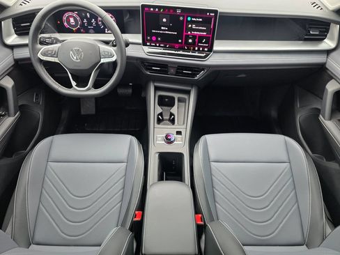 New 2026 Volkswagen Tiguan SE FWD image 22
