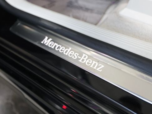 Used 2023 Mercedes-Benz EQS 580 4MATIC SUV image 32