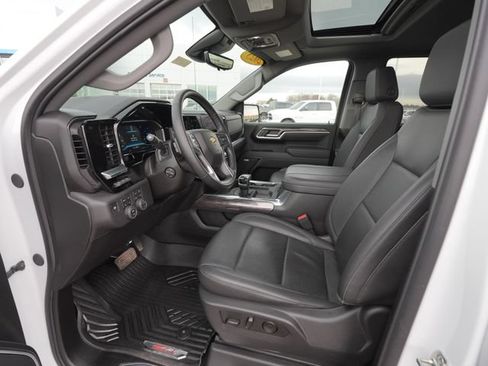 Used 2025 Chevrolet Silverado 1500 LTZ AWD/4WD image 16