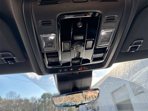 New 2026 Chevrolet Suburban Premier image 19