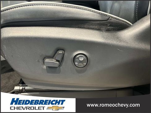 Used 2021 Chrysler Pacifica Limited w/ Uconnect Theater Family Group image 16