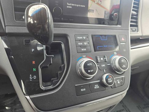 Used 2017 Toyota Sienna XLE w/ XLE Navigation Package FWD image 30