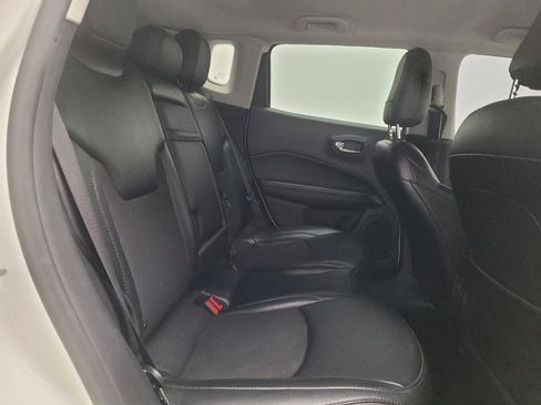 Used 2020 Jeep Compass Latitude FWD image 19