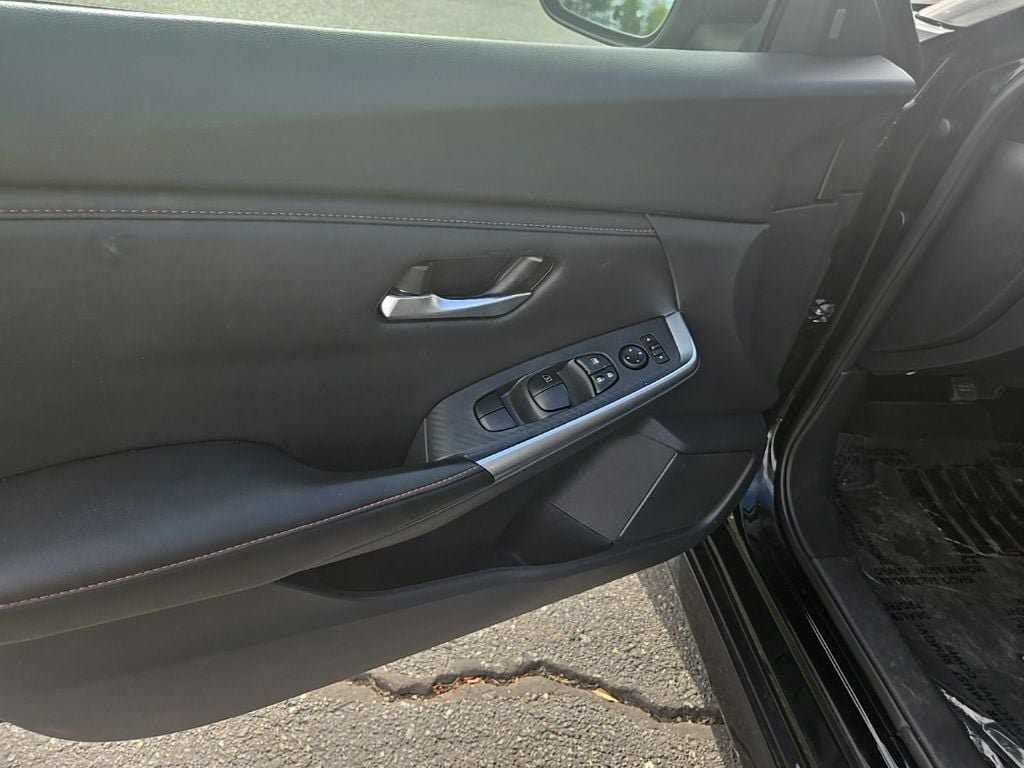 Used 2025 Nissan Sentra SR FWD image 9