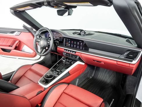 Certified 2025 Porsche 911 Carrera 4 GTS AWD/4WD image 22