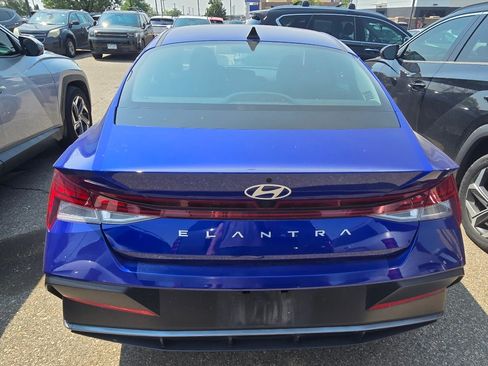 Used 2024 Hyundai Elantra SEL w/ Convenience Package FWD image 5