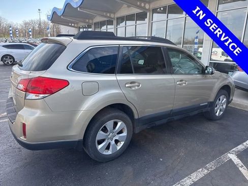 Used 2010 Subaru Outback 2.5i Limited w/ Popular Equipment Group 2A image 9