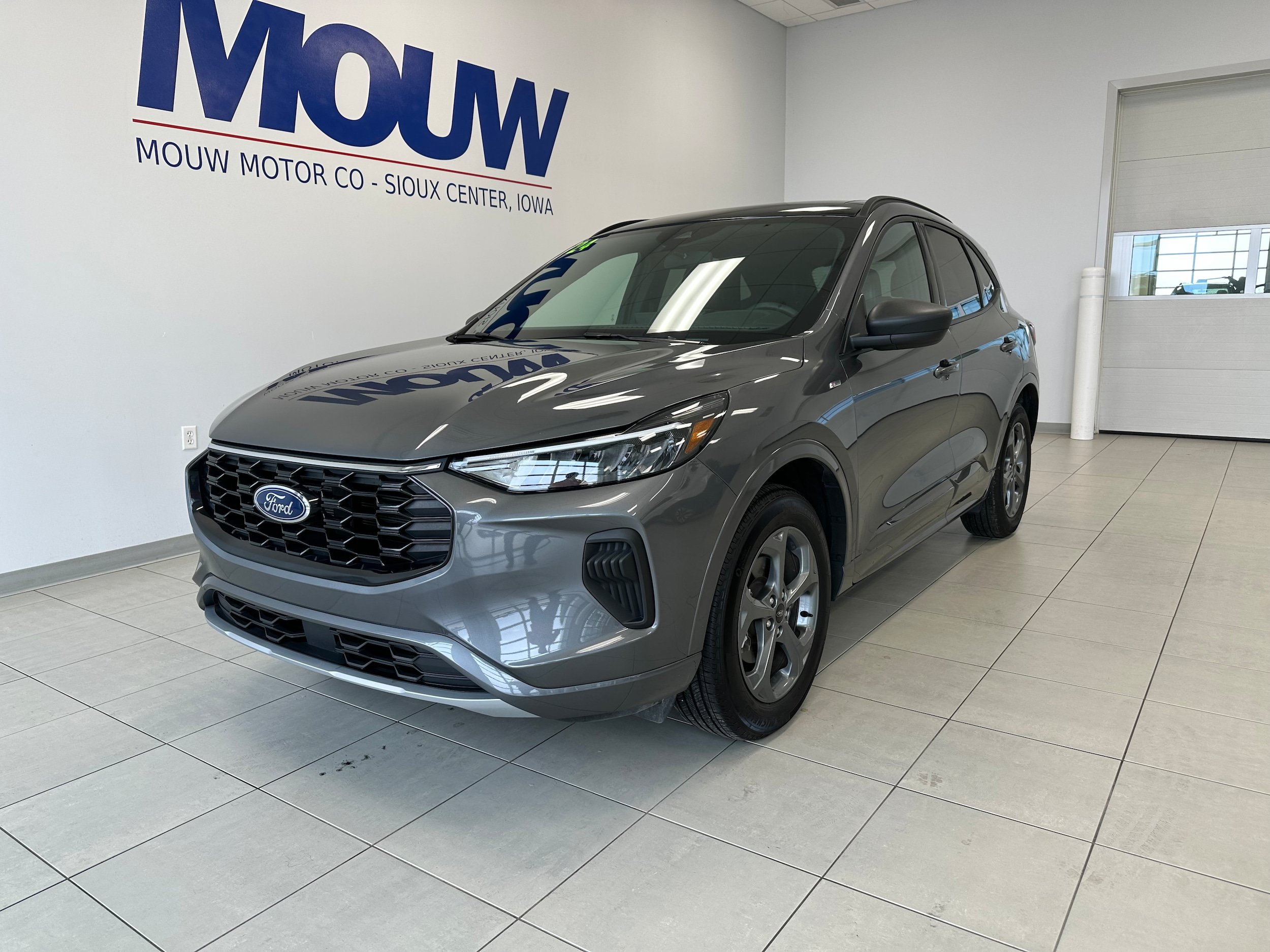 Used 2024 Ford Escape ST-Line w/ Tech Pack #1 AWD/4WD image 2