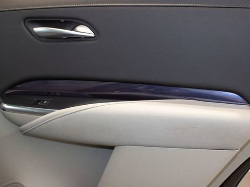 Used 2023 Cadillac XT4 Luxury w/ Cold Weather Package image 13