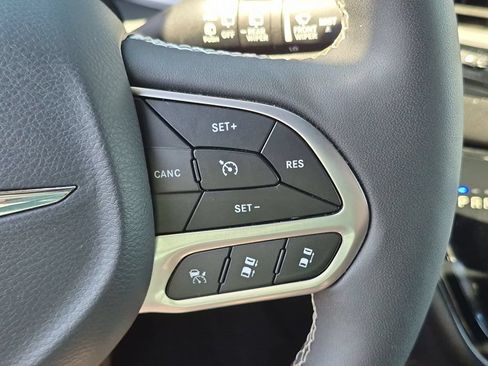 Used 2025 Chrysler Pacifica Select FWD image 22