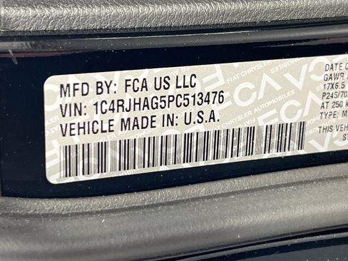 Used 2023 Jeep Grand Cherokee Laredo w/ Luxury Tech Group I AWD/4WD image 30