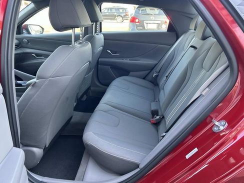 Certified 2025 Hyundai Elantra SEL FWD image 12