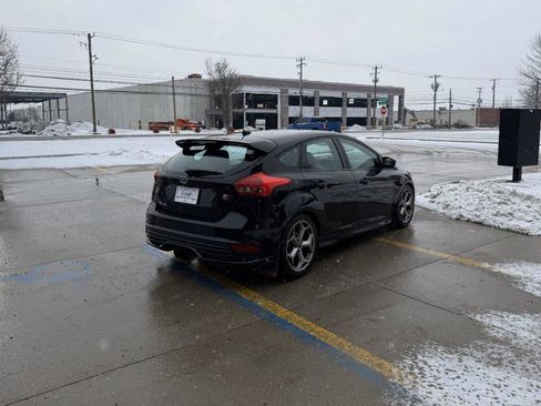 Used 2017 Ford Focus ST image 6